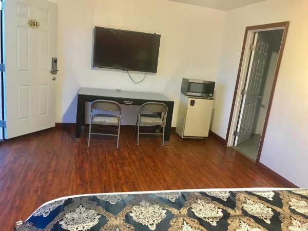 norwalk inn & suites image 29